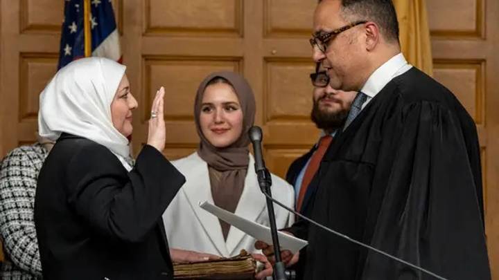 New Jersey: La première juge portant le hijab prête serment sur le Coran