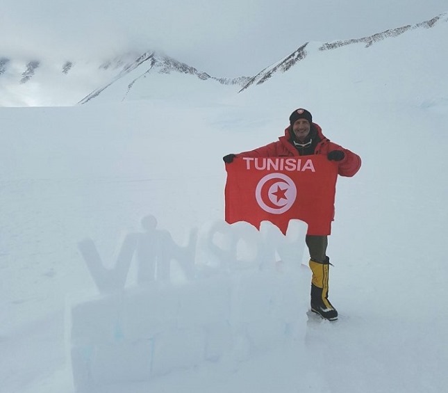 Première en Tunisie : Le drapeau tunisien hissé sur l’antarctique