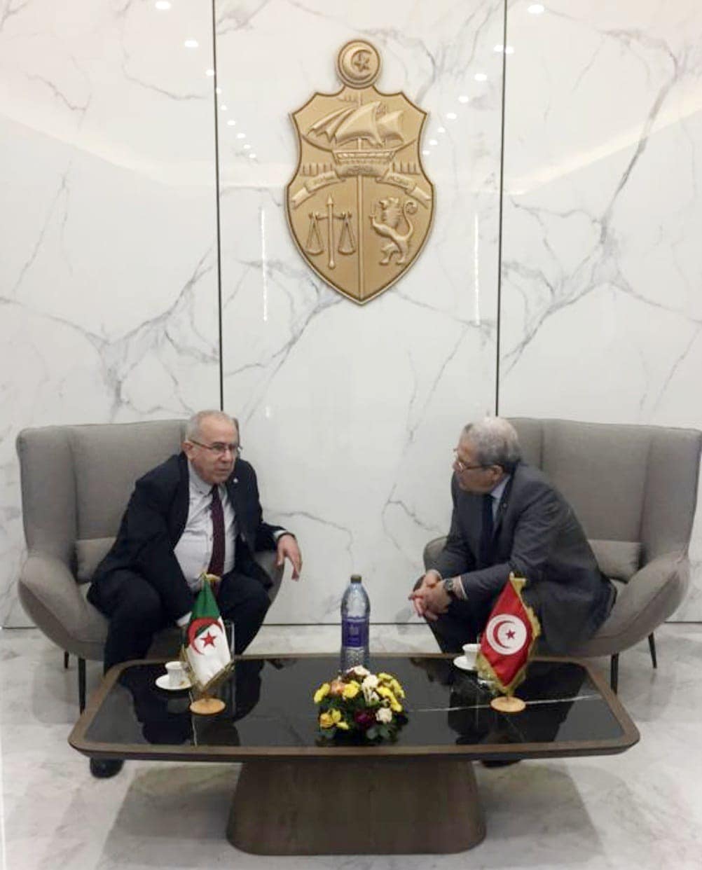 Le ministre algérien des affaires étrangères en visite surprise en Tunisie