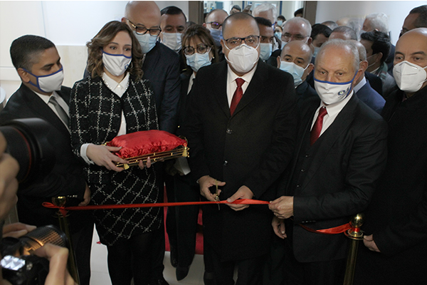 Le chef du gouvernement inaugure le service spécialisé dans les maladies infectieuses réalisé par UNIMED à l’hôpital de Sousse