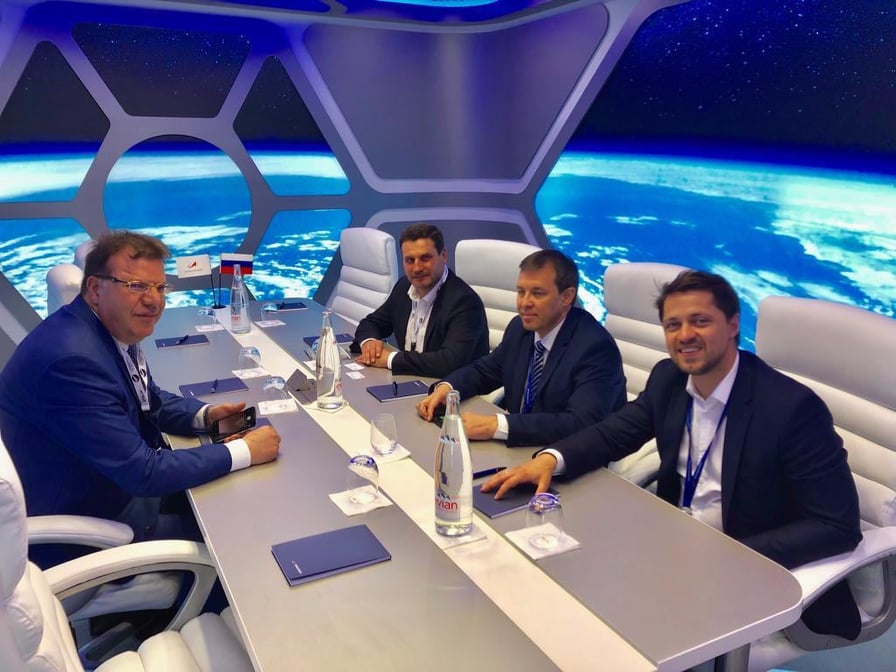 Mohamed Frikha signe avec les Russes de SPUTNIX et GK Launch Services pour la construction et à la mise en orbite des satellites