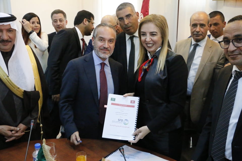   Le siège du ministère de la Santé a abrité ce mercredi 26 février 2020, la signature des protocoles de démarrage des études relatives à la construction de trois hôpitaux en Tunisie).