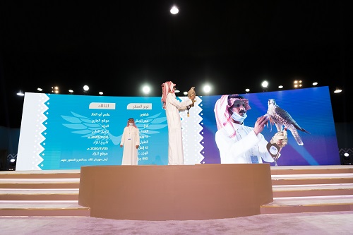 L'Arabie Saoudite accueille une vente aux enchères internationale des fermes mondiales de production de faucons