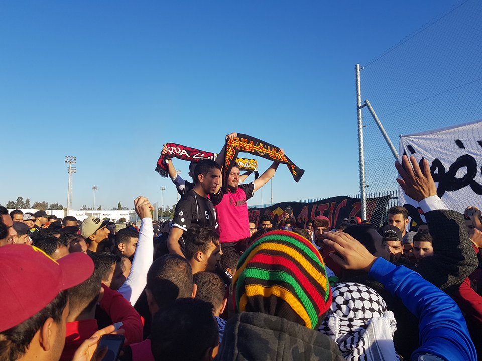 Accueil triomphal pour les footballeurs palestiniens 