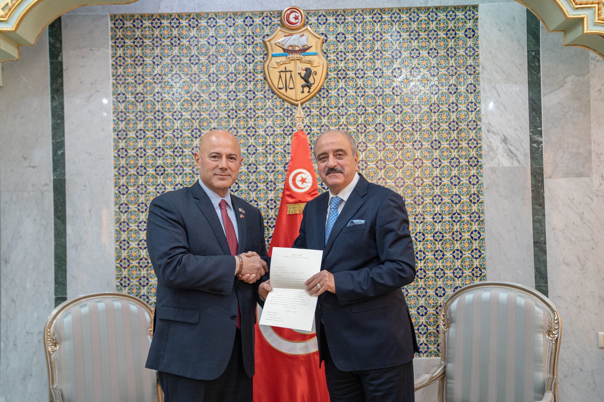 Non, l’ambassadeur américain n’a pas encore pris ses fonctions : il a seulement présenté ses copies figurées 