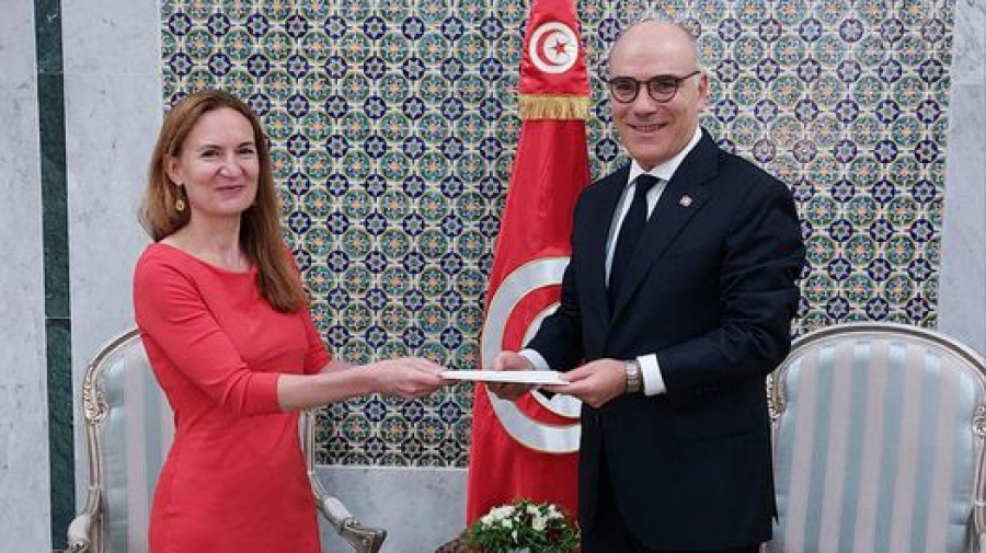 Tunisie: La nouvelle Ambassadrice de France présente ''les copies figurées de ses lettres de créance.''