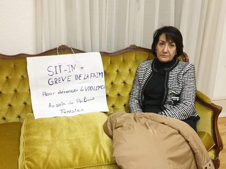 Bloc démocrate : la députée Mounira Ayari en grève de la faim à l’Ambassade de Tunisie à Berne