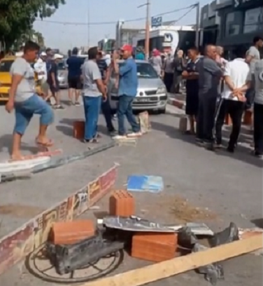 Soukra: Des citoyens en colère installent des barrages sur la route