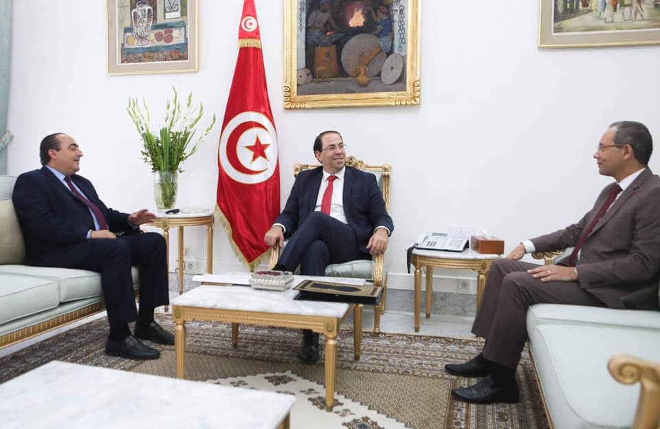 Chahed ordonne la réouverture de l’aéroport Tunis-Carthage aux familles des passagers