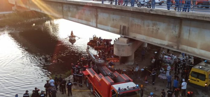 Alger : Chute d'un bus de voyageurs dans un Oued, le bilan s'élève à 18 morts et 9 blessés