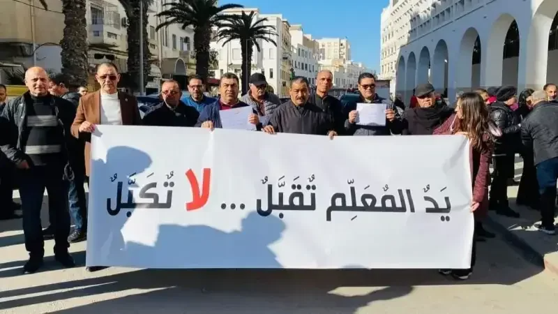 Sakiet Eddaier: "la main de l'instituteur doit-être embrassée et non menottée"