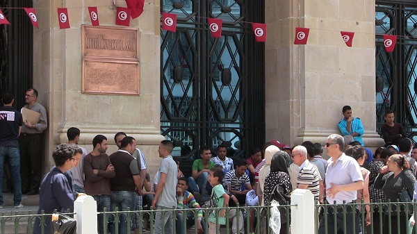 Sit-in des commerçants indépendants devant le siège du gouvernorat de Tunis