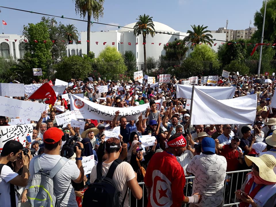 Cette manifestation organisée par la coordination nationale pour la défense du Coran, a vu la participation de quelques  milliers de protestataires venus des diverses régions du pays.