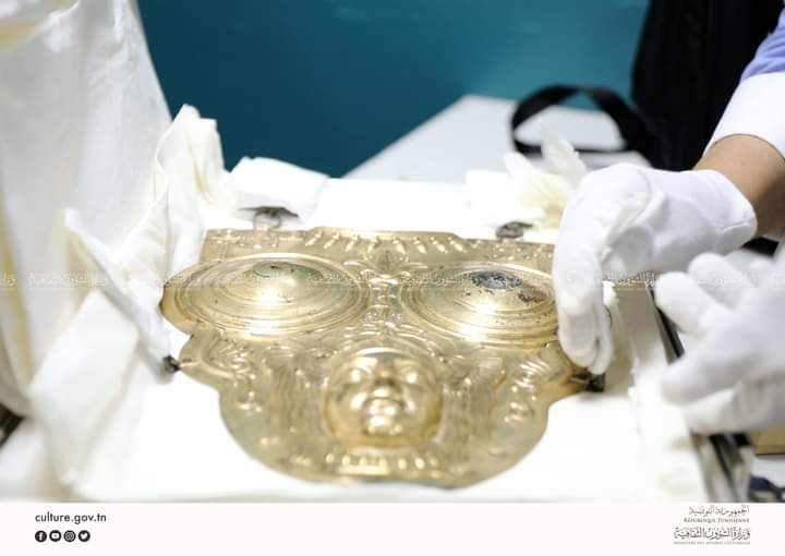 La cuirasse punique et deux objets archéologiques en ivoire de l'exposition" Carthage à Rome" acheminés vers la Tunisie