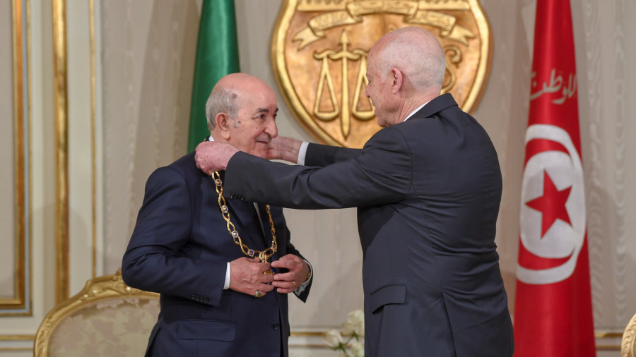 Abdelmajid Tebboune décoré du grand cordon du mérite national