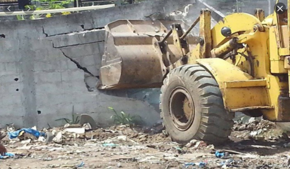 La commune de la Marsa procède à la démolition de bâtiments illégaux