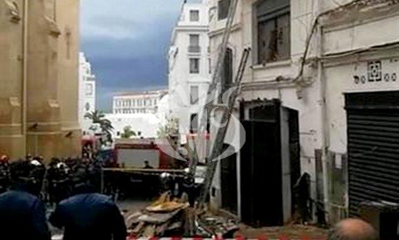 Le bilan des victimes de l'effondrement d'un immeuble de quatre étages à la Basse Casbah, à proximité de la mosquée Ketchaoua (Alger), s'est alourdi à deux (02) victimes 