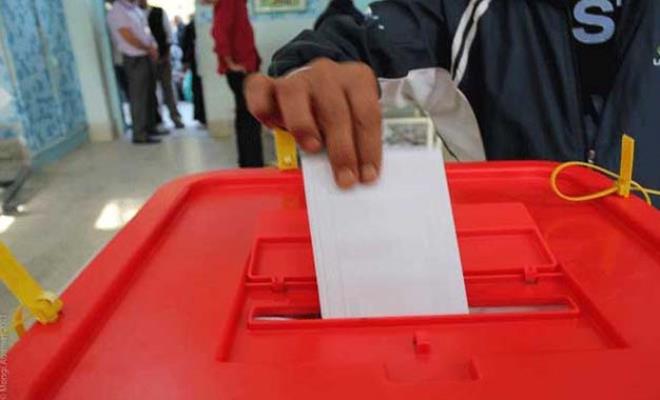 Tunisie: Les partis politiques interdits de faire campagne pour les législatives anticipées