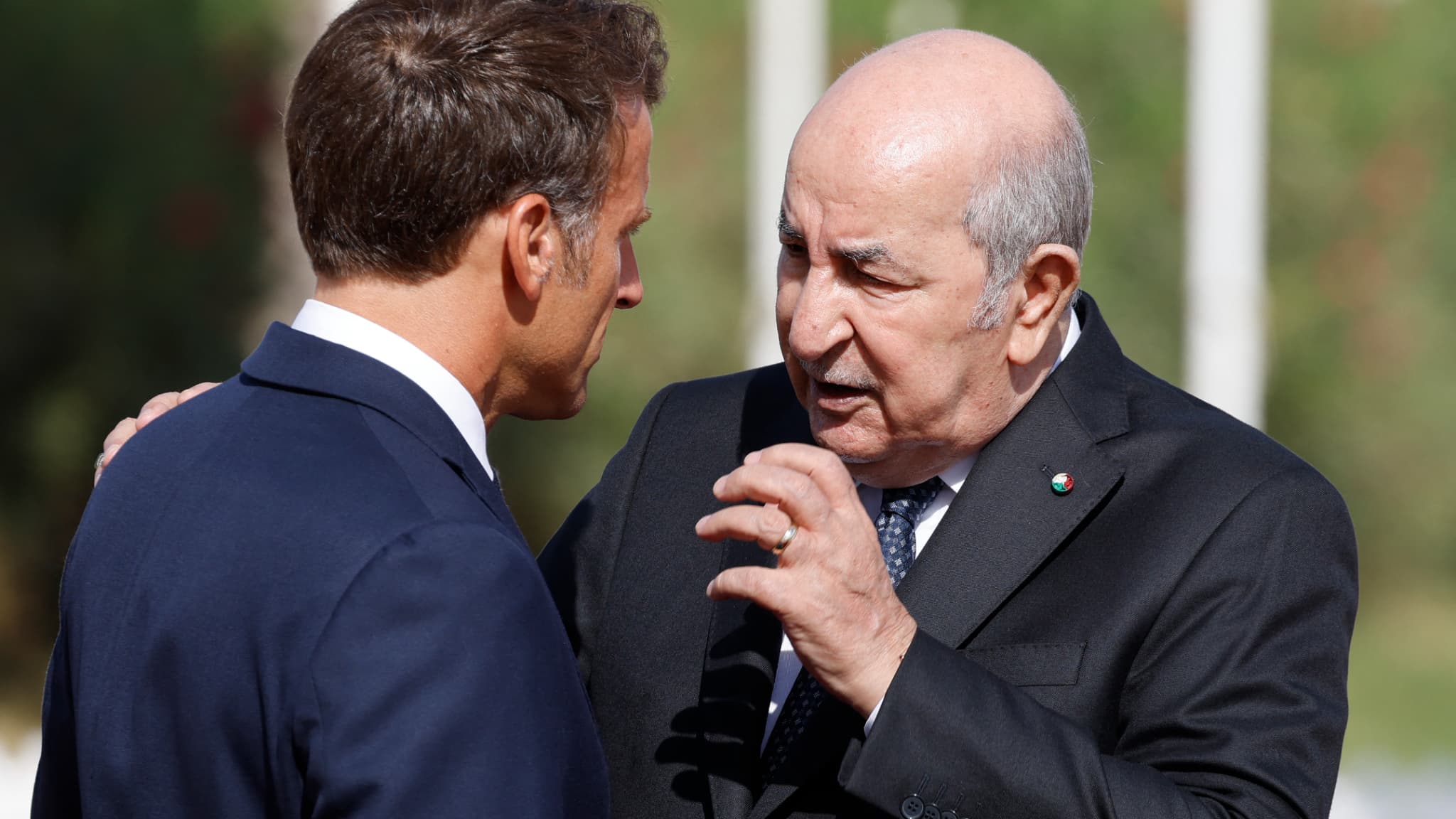 Algérie-France : Tebboune joue l’apaisement en déclarant que Macron reste son « unique point de repère ».