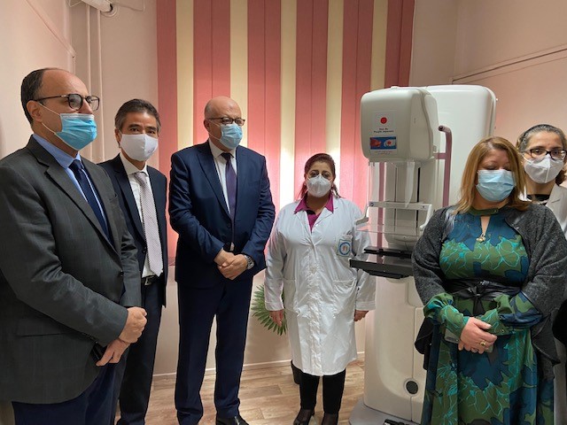 Don japonais d'un appareil de mammographie au Centre de protection maternelle et infantile de Tunis