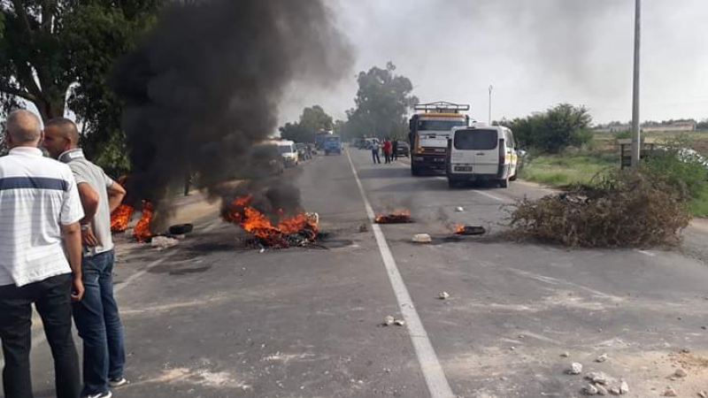 Kairouan: Des habitants en colère immobilisent des bus scolaires