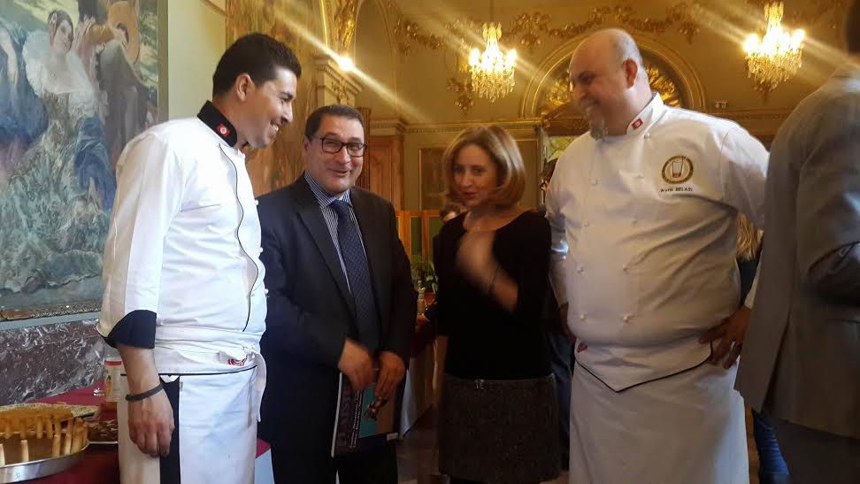 Deux chefs tunisiens concoctent un brunch mettant en valeur la cuisine ...