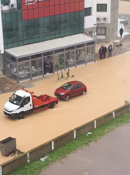 Photo du jour : Quand tout le pays est en panne… Le Chenguel travaille !