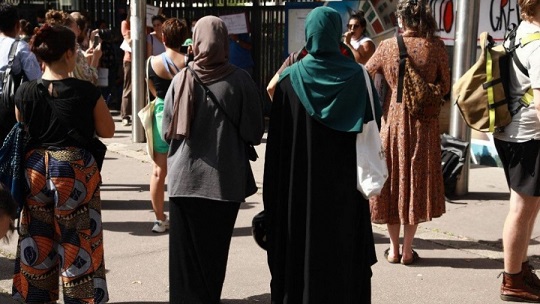 France: L’interdiction de l’abaya à l’école de nouveau validée