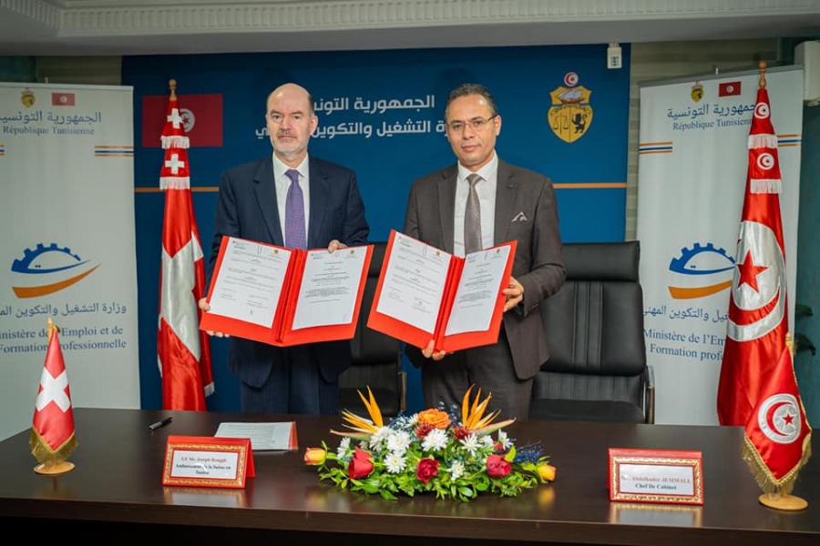 Accord permettant à 200 jeunes diplômés d’effectuer des stages professionnels en Suisse