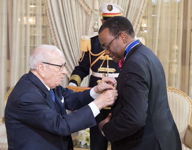 BCE décore le président de la BAD de l’Ordre national du mérite