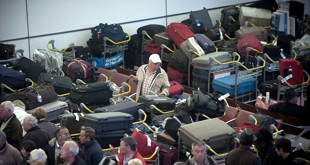 Aéroports français : près d’un vol sur deux est parti en retard cet été.