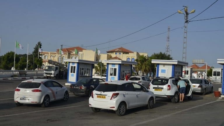Quand les Algériens viennent en Tunisie pour réparer leurs voitures