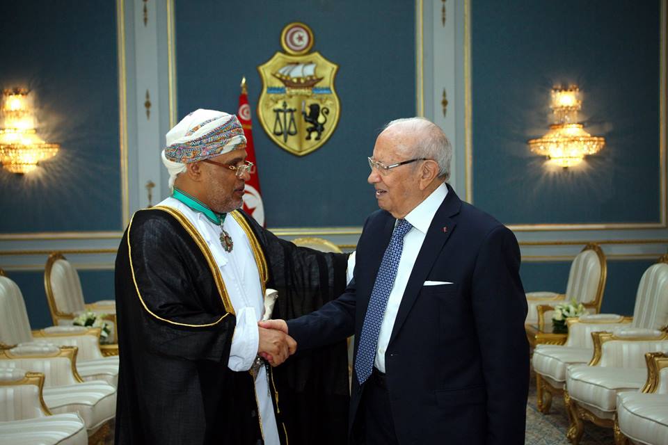 L’ambassadeur du sultanat d’Oman décoré par Béji Caïd Essebsi