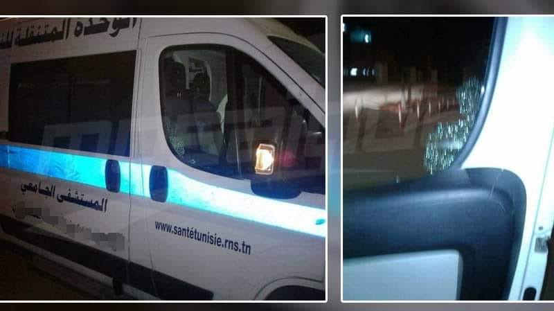 Une ambulance transportant des échantillons du virus attaquée à coups de pierres