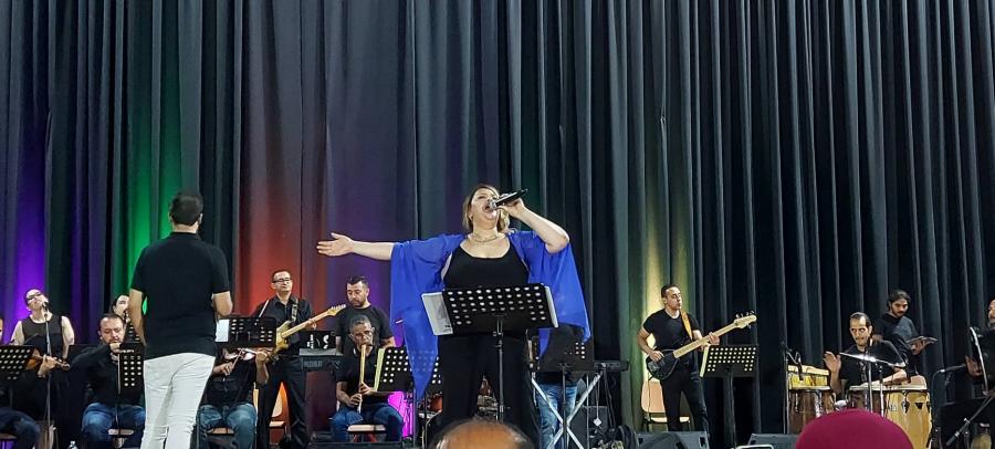 Amina Fakhet clôture la 45ème édition du festival de Siliana: la beauté du chant enflamme le public