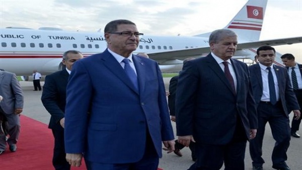 Essid entame une visite de travail en Algérie