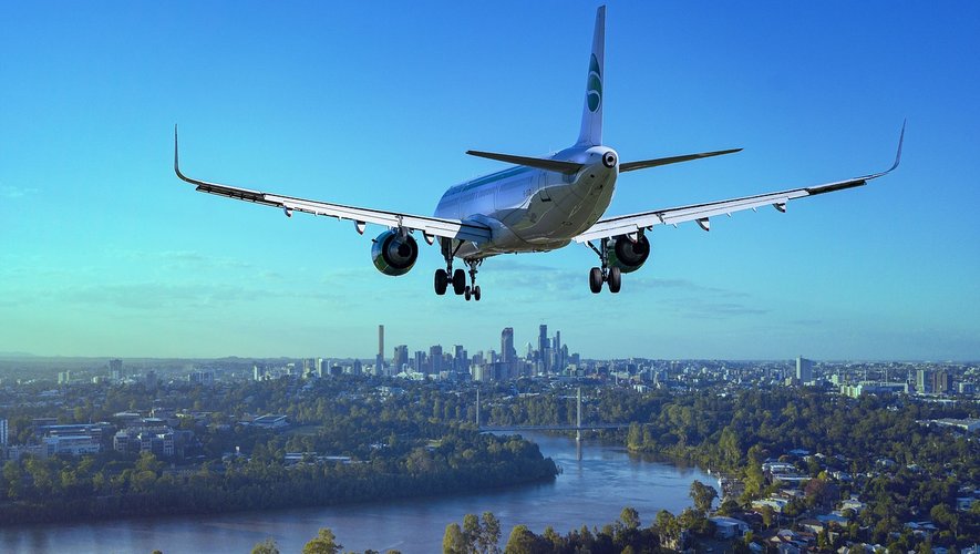 Un avion atterrit d’urgence après la tentative de suicide d’un passager dans les toilettes