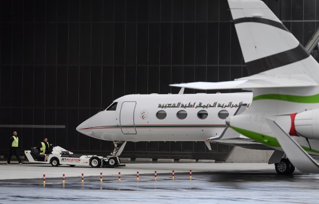 L’avion de Bouteflika atterrit à une base militaire proche d’Alger