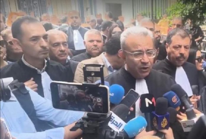 L’Ordre national des avocats de Tunisie observe un rassemblement de protestation au Palais de Justice