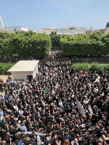 Rassemblement de centaines d’avocats devant le Palais de Justice