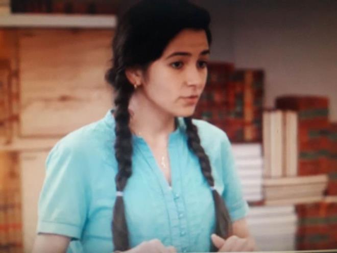 La jeune tunisienne Aya Bouteraa, qualifiée pour la finale du Défi de la lecture arabe, à Dubaî