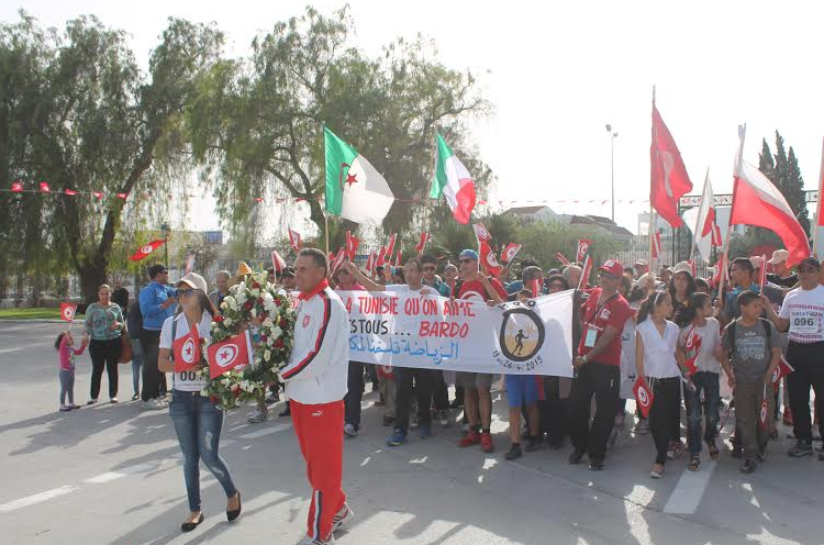 Les marathoniens rendent hommage aux victimes du Bardo