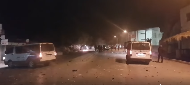 Affrontements à Barraket Essahel entre policiers et manifestants suite au décès d'un jeune