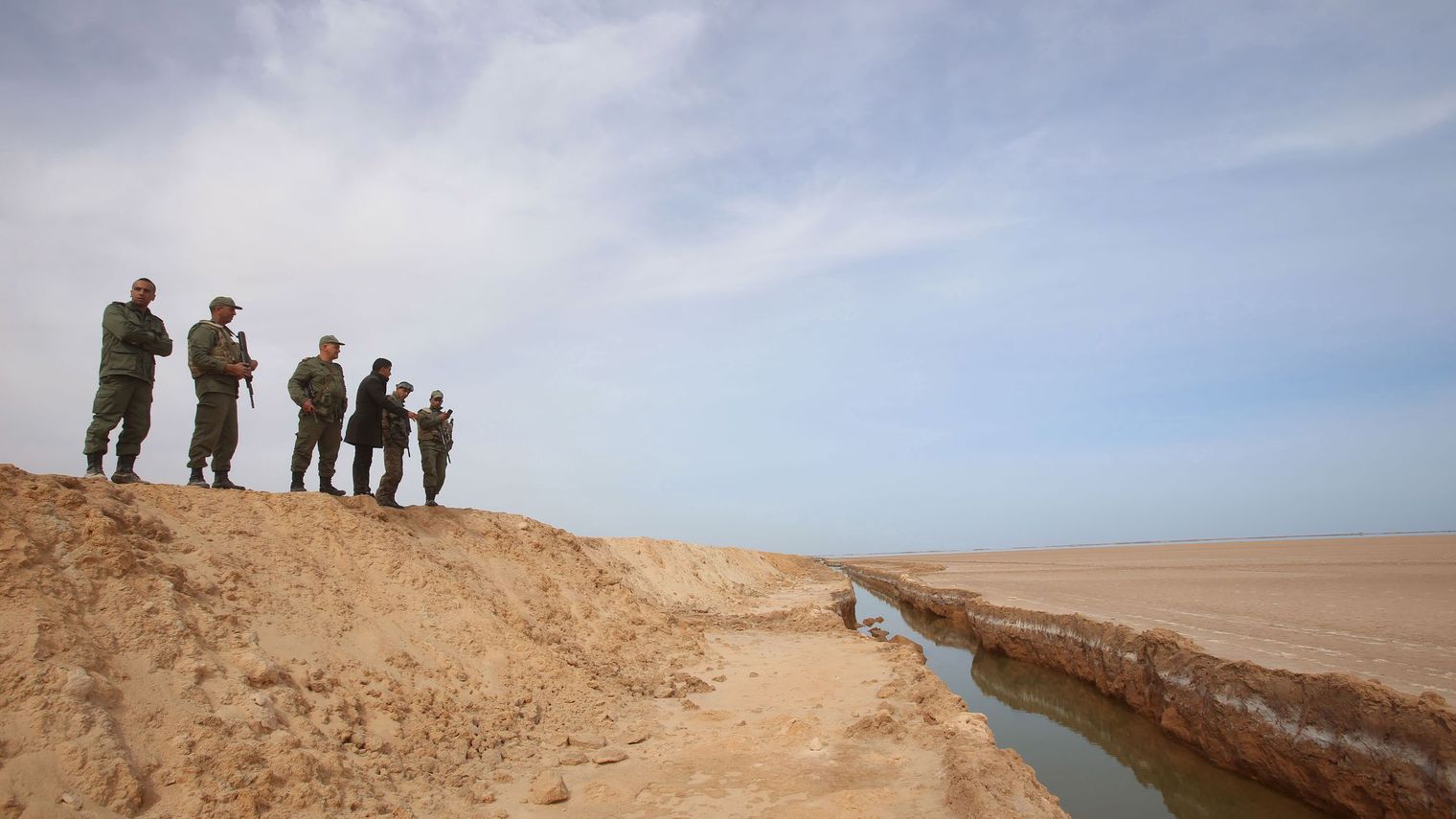 Horchani: « La barrière de sable est insuffisante »