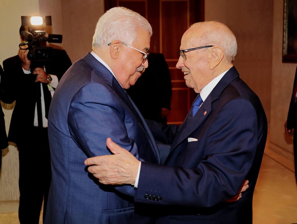 Béji Caid Essebsi s’entretient avec Mahmoud Abbas