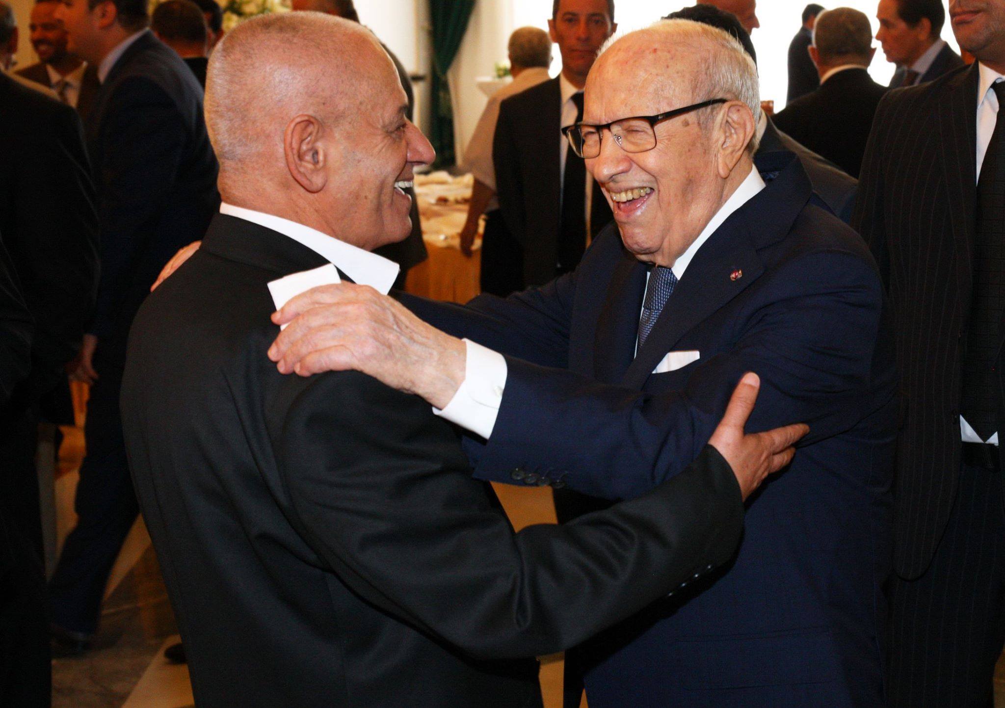 Quelle lecture de cette photo de Caïd Essebsi-Abbassi s’esclaffant de rire ?