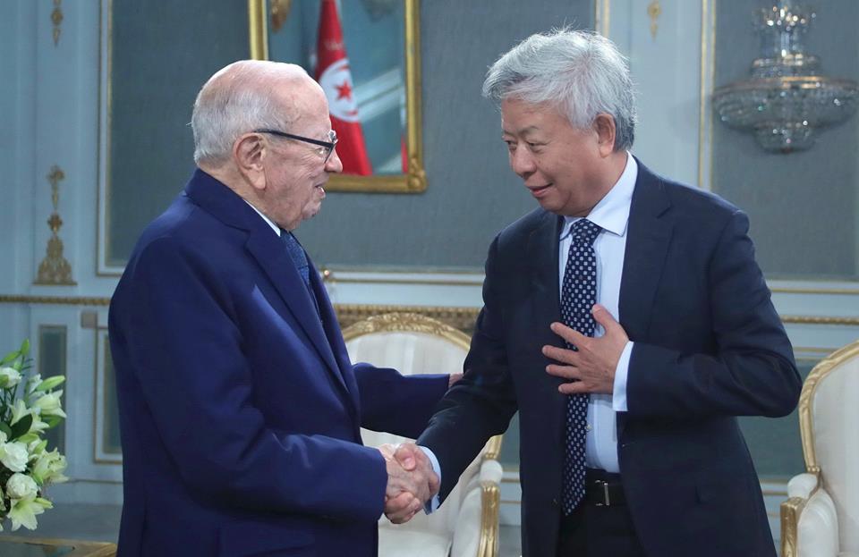 Caïd Essebsi reçoit le président de la Banque Asiatique d’investissement dans les Infrastructures