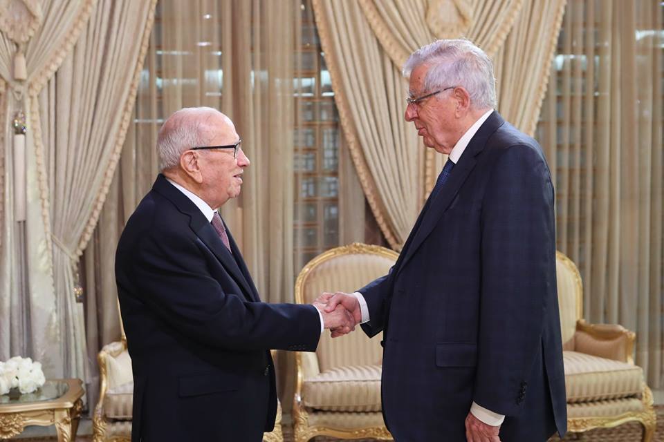 Béji Caid Essebsi reçoit l’ancien ministre français Jean-Pierre Chevènement