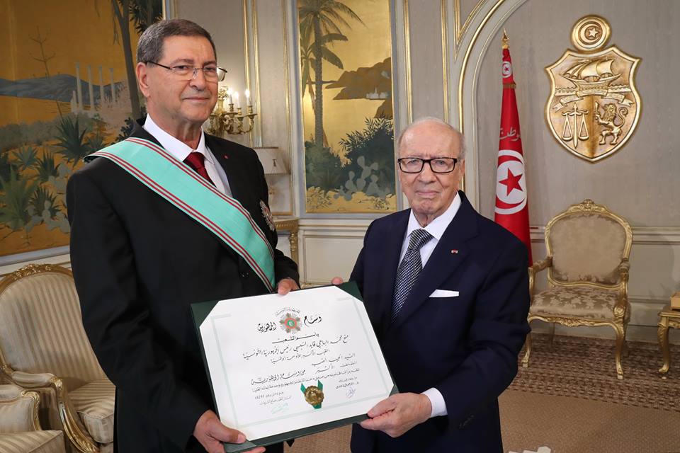 BCE décore Essid des insignes du Grand cordon de l’ordre de la République