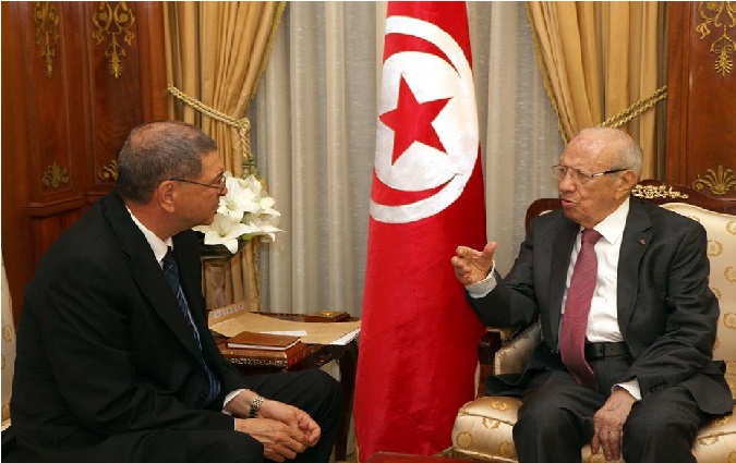 Habib Essid devance Béji Caid Essebsi